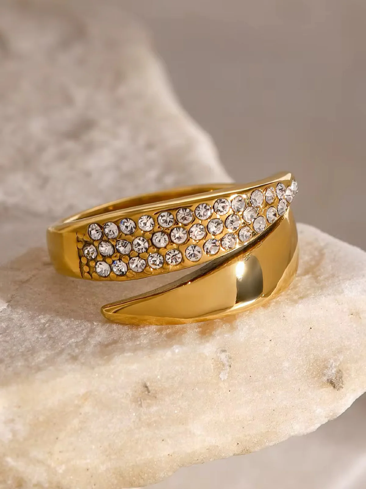 Zavina | Åbn Twin Ring